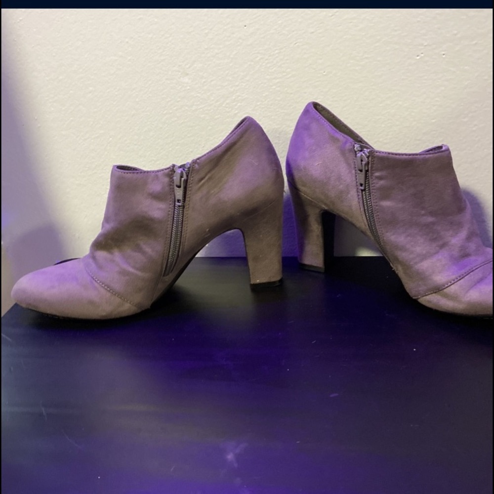 Heels - Picture 2 of 4